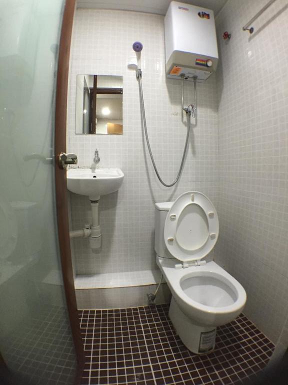 New Yan Yan Guest House Reception 9Th Floor Flat E4 E6 Hongkong Exteriör bild
