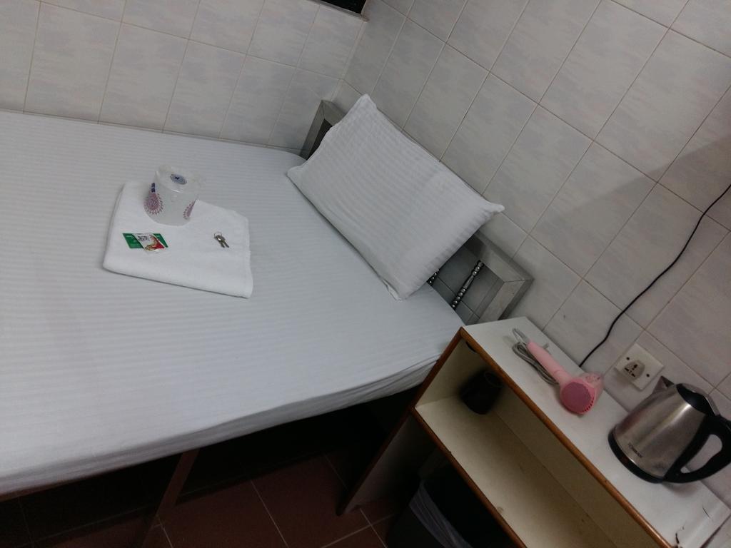 New Yan Yan Guest House Reception 9Th Floor Flat E4 E6 Hongkong Exteriör bild